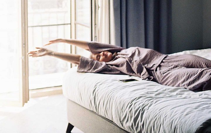 Stretching in the bed - Photo by Diana Dynaeba from Pexels