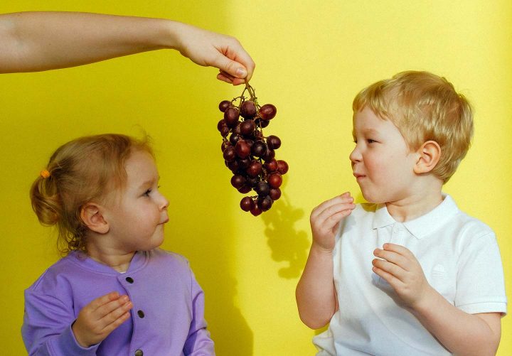 Kids enjoying grapes - Photo by Anna Shvets from Pexels