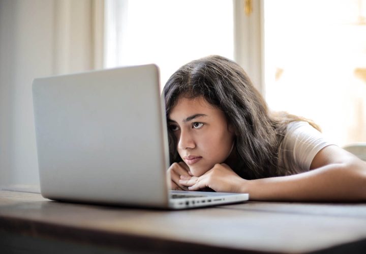 A girl in front of the computer, worrying about here image on social media.