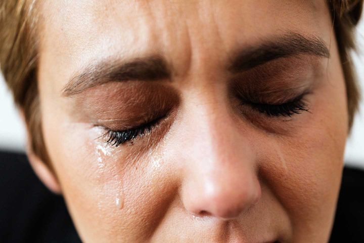 Uma mulher chorando - Photo by Karolina Grabowska from Pexels
